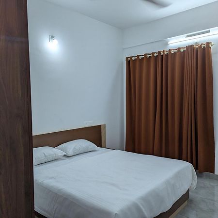 Hotel Jayalakshmi Residency Vaduvanchal Exterior foto