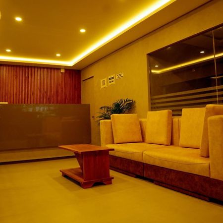 Hotel Jayalakshmi Residency Vaduvanchal Exterior foto