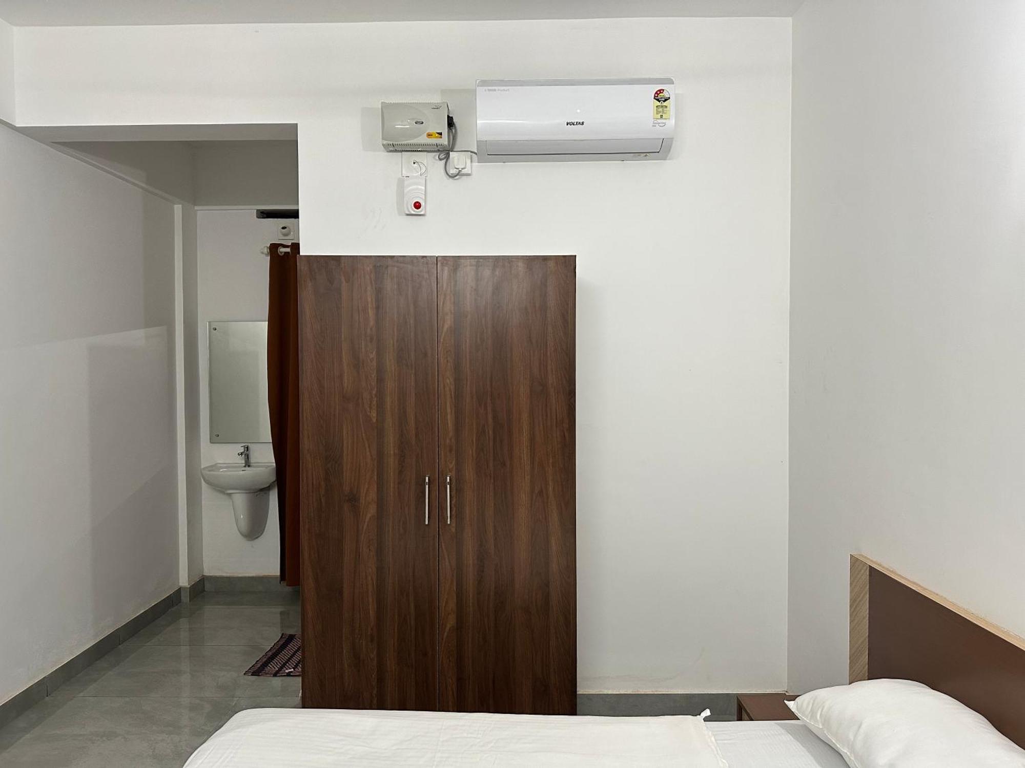 Hotel Jayalakshmi Residency Vaduvanchal Exterior foto