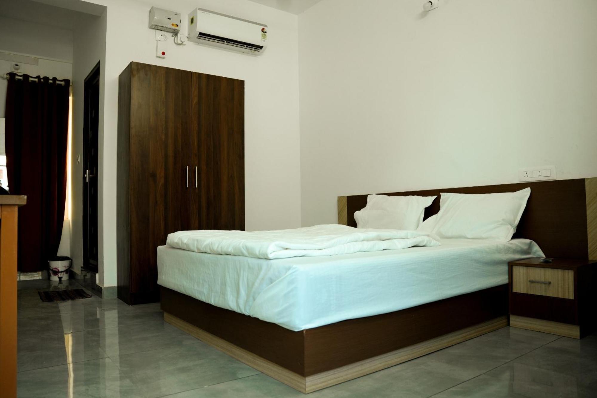 Hotel Jayalakshmi Residency Vaduvanchal Exterior foto