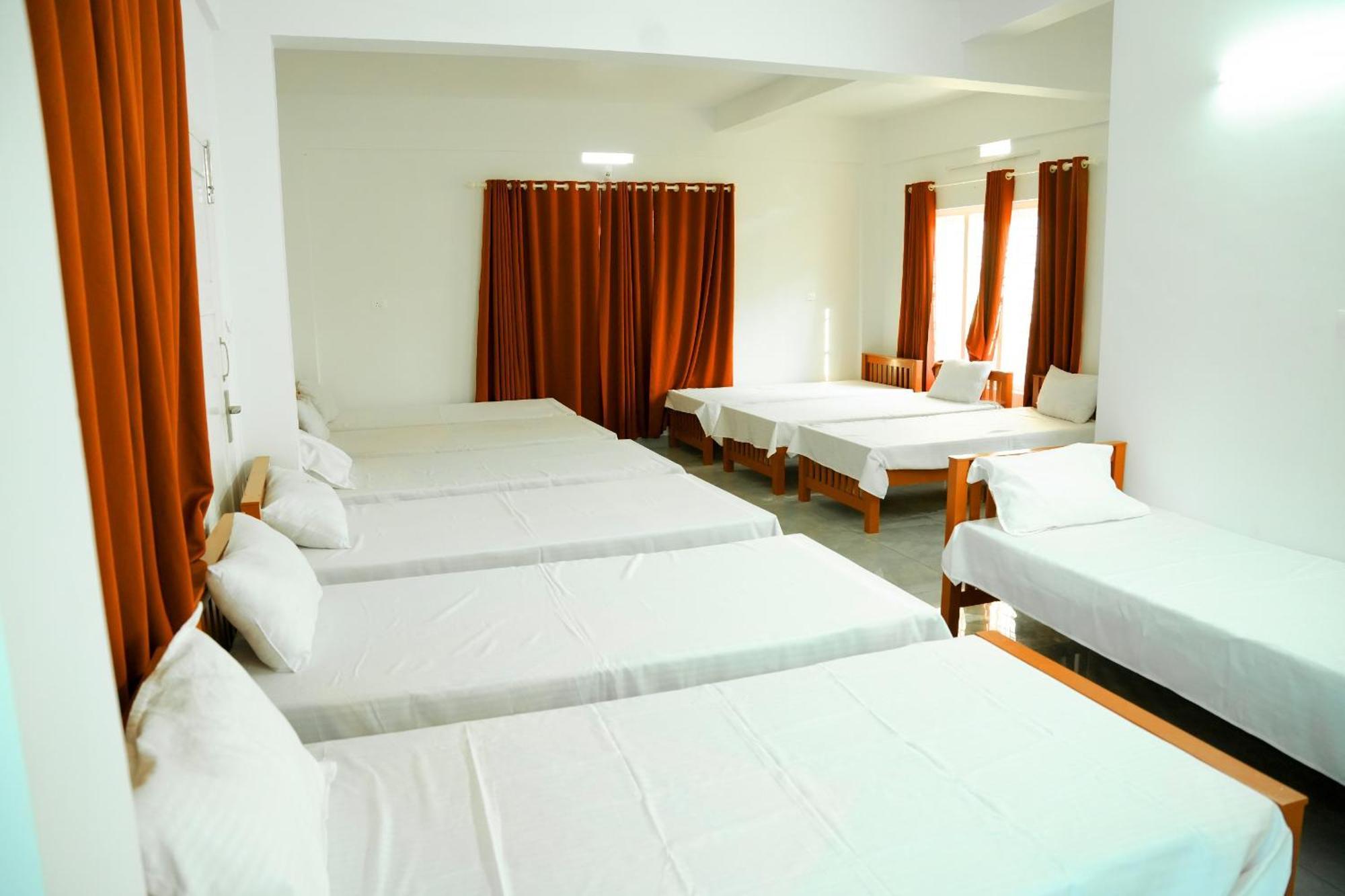 Hotel Jayalakshmi Residency Vaduvanchal Exterior foto