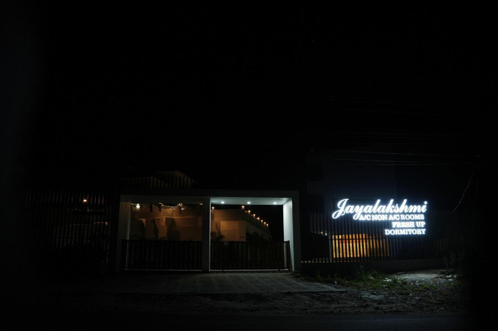 Hotel Jayalakshmi Residency Vaduvanchal Exterior foto