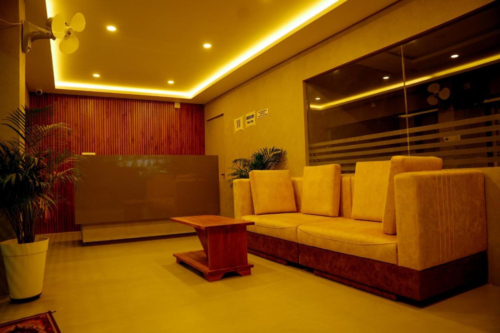 Hotel Jayalakshmi Residency Vaduvanchal Exterior foto